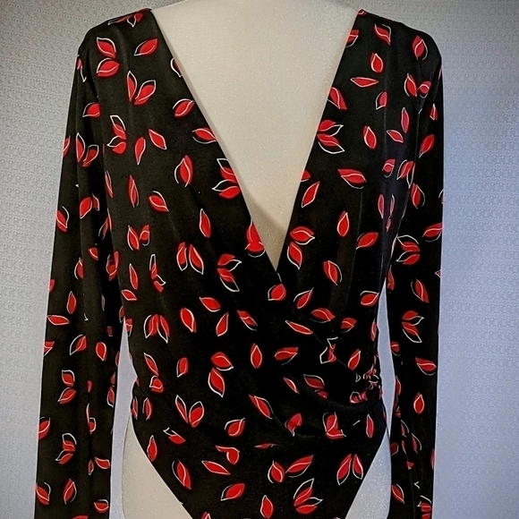 Petal Print Surplice Long Sleeve Red & Black Bodysuit NWT - Picture 2 of 4